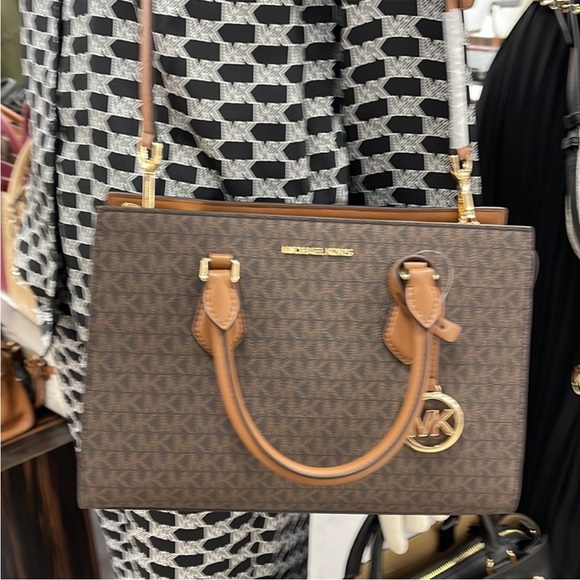 Michael Kors Sheila Medium Center Zip Satchel Bag - Picture 3 of 16